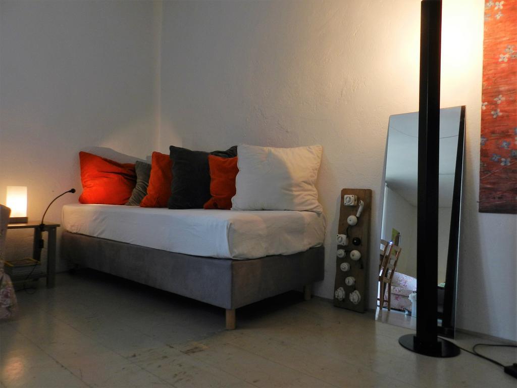 Blue Wall Bnb Gebenstorf Екстериор снимка