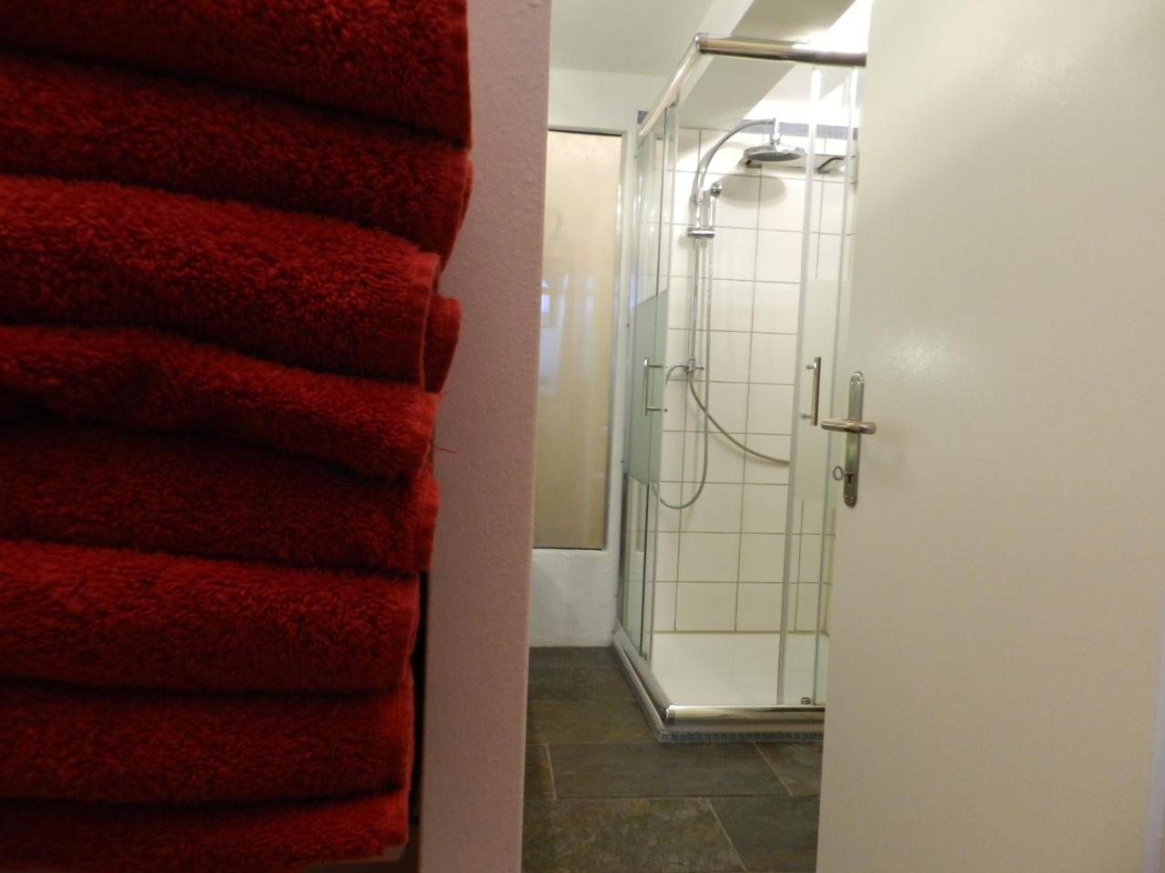 Blue Wall Bnb Gebenstorf Екстериор снимка